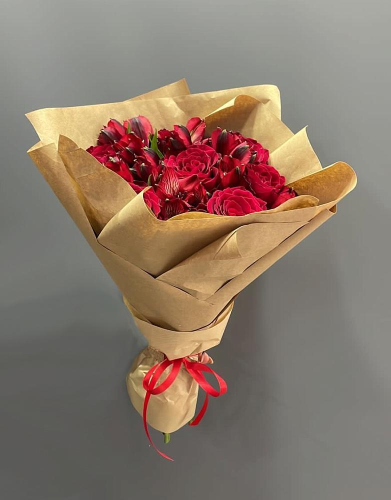 Букет цветов из: Альстромерии и Розы в Мариинском Посаде