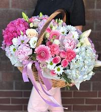Композиция солнечный день в Мариинском Посаде Цветочная композиция из Розы, Хризантемы, Пионы и Лизиантусы в корзине в Мариинском Посаде