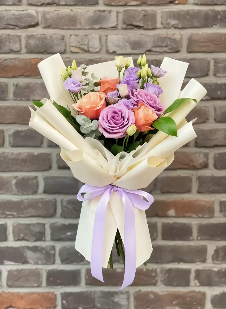 Букет цветов из: Лизиантусы и Розы в Мариинском Посаде