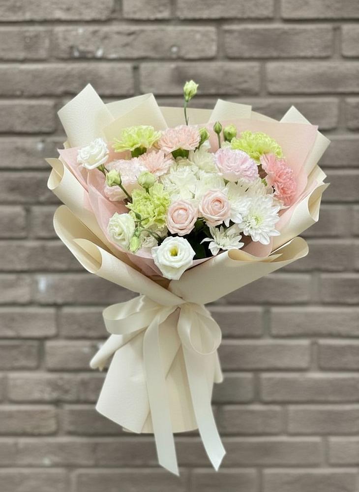 Букет цветов из: Гвоздики, Розы, Лизиантусы и Хризантемы в Мариинском Посаде