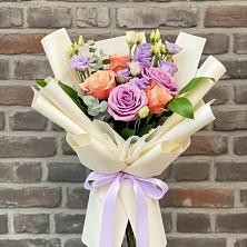 Букет цветов из:  Лизиантусы и Розы в Мариинском Посаде