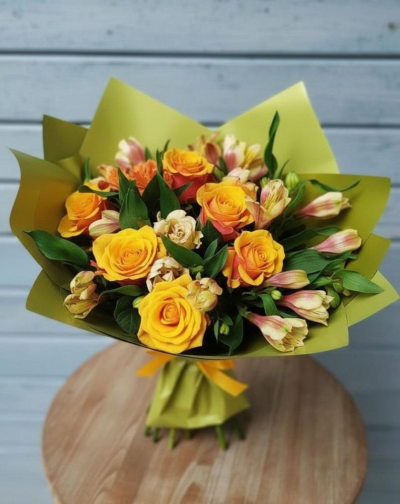 Букет цветов из: Альстромерии и Розы в Мариинском Посаде