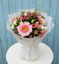 Букет цветов из:  Герберы, Альстромерии и Лизиантусы в Мариинском Посаде