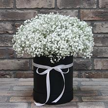 Цветочная композиция из Гипсофила в шляпной коробке в Мариинском Посаде